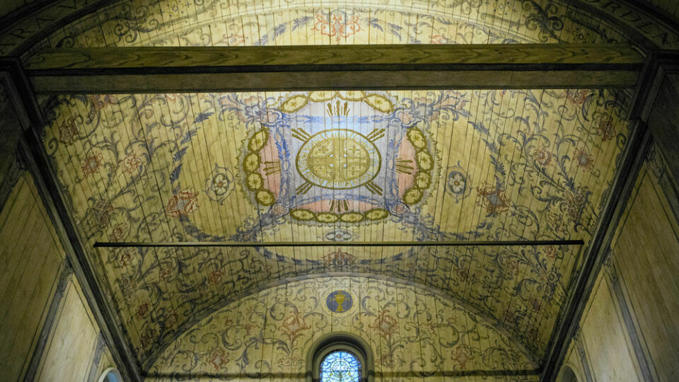 Den teologiska kompetensen stärker kyrkans särart som organisation. På bilden takmålning i Allhelgonakyrkan, Stockholm.
