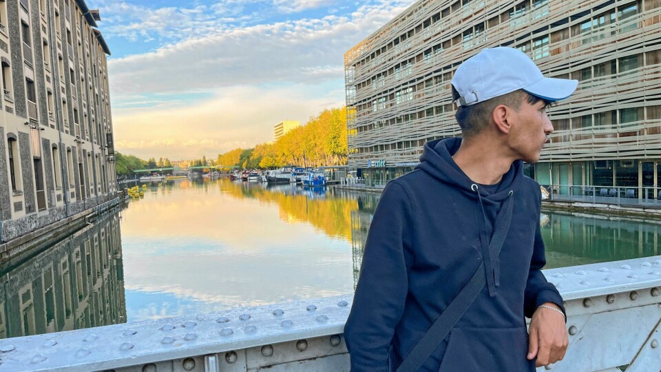 Tidig morgon i Paris. Här ska Mohammad Ahmadi söka asyl på nytt. 'Jag har bara ett liv. Och jag vill leva det utan oro och rädsla', säger han.