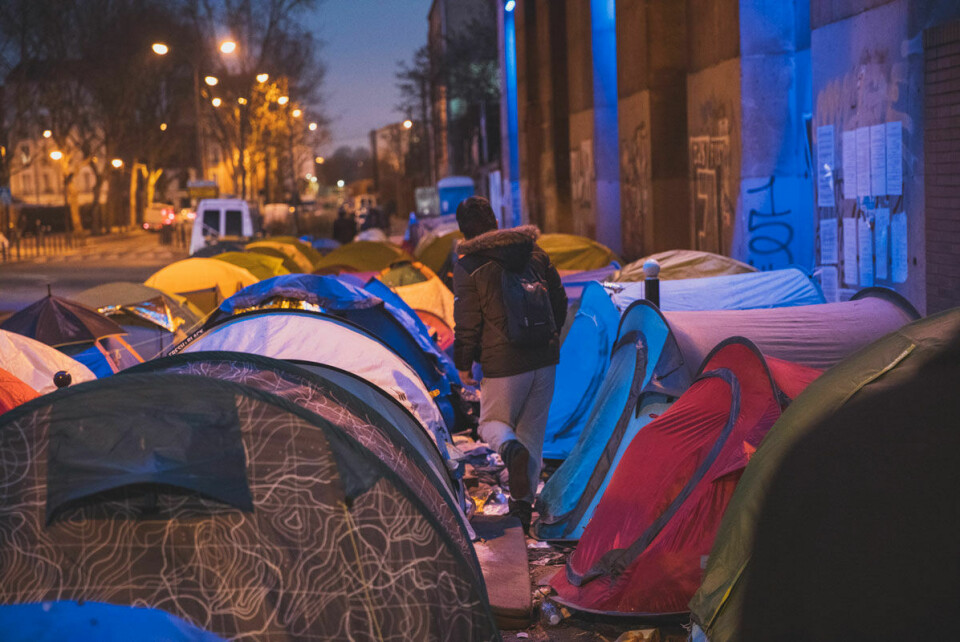 Fler asylsökande och mindre personal oroar i Paris