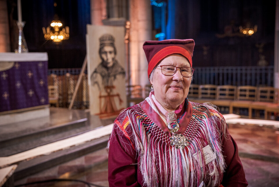 Butalar ichida bir ayol bilan porno Katta, ajoyib dumbalarni tomosha qiling