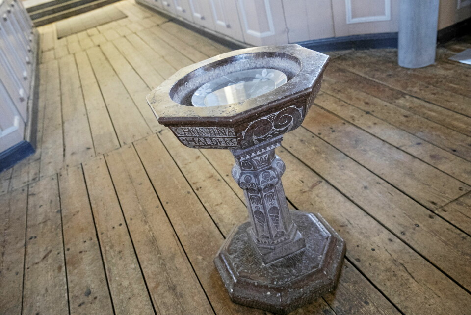 Varför gör vi dop som vuxna inte kan vara med på?