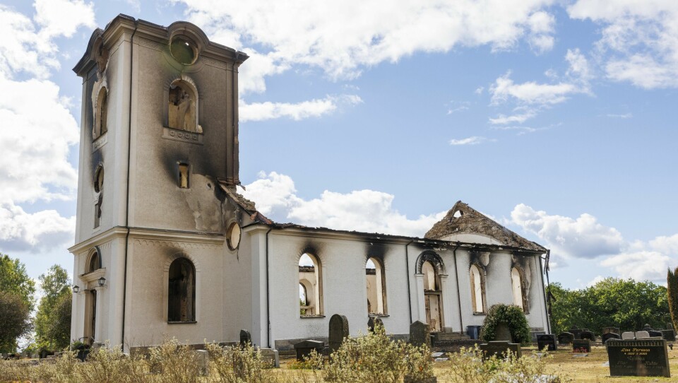 Sjösås nya kyrka brann september 2022. Sjösås nya kyrka