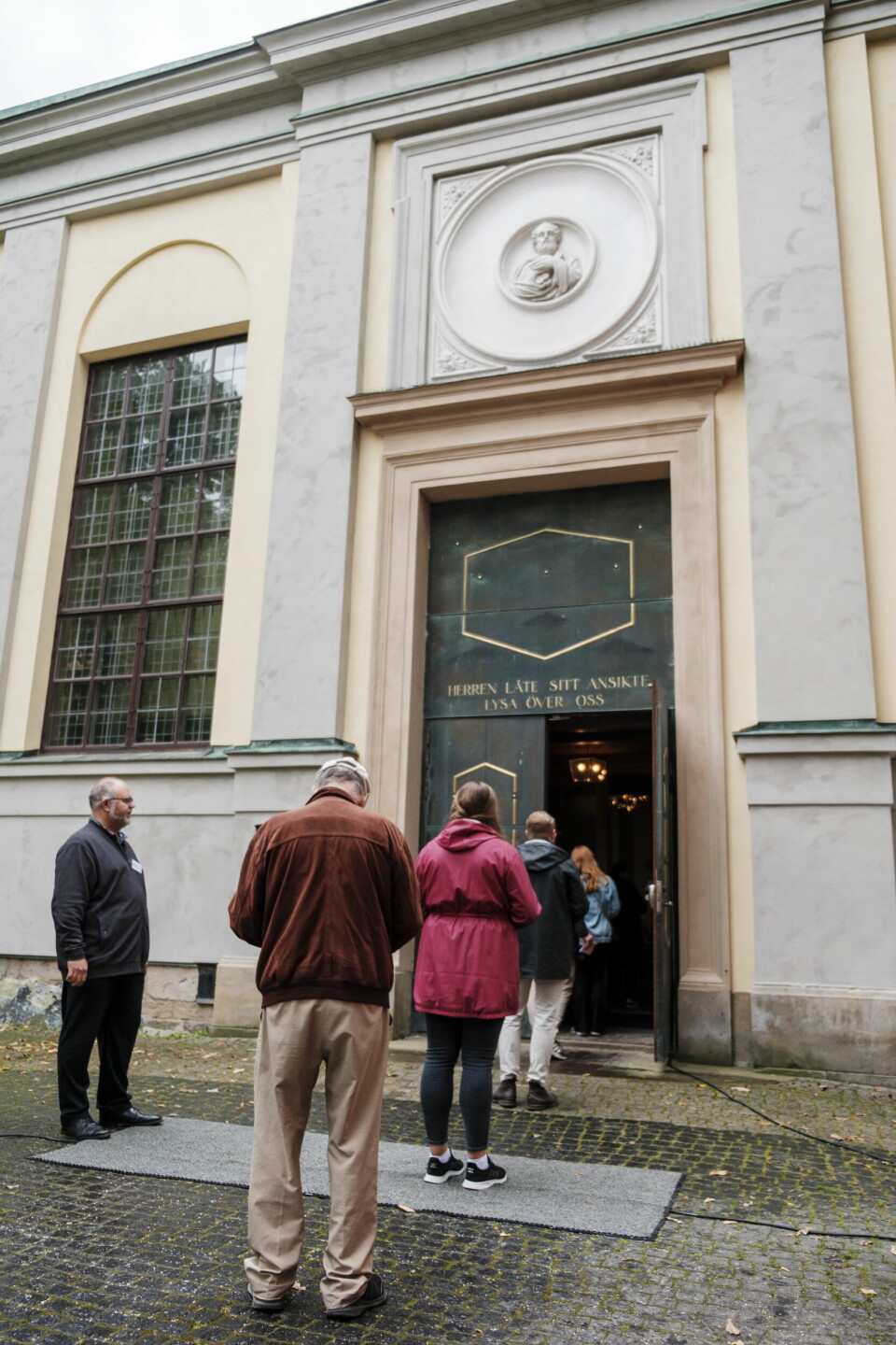 Kö till vallokalen i Kungsholms kyrka.