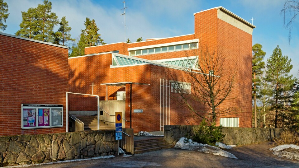Enligt ögonvittnen ska den misstänkte mannen ha flytt genom kyrkans dörr. Finland