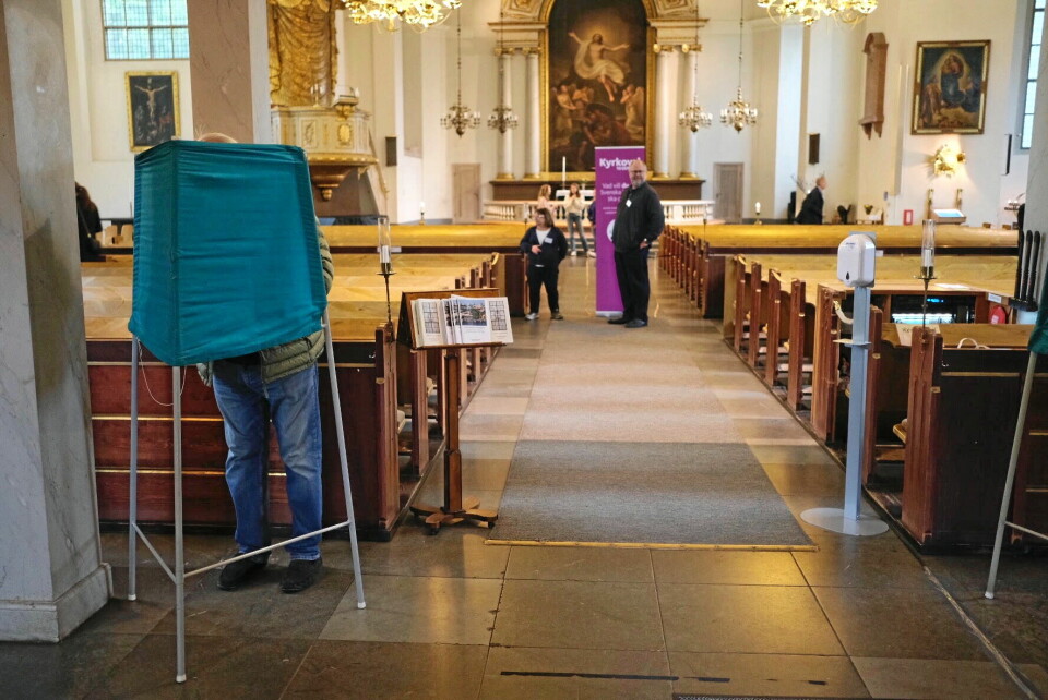 Till att börja med var det inga köer till valurnorna i Kungsholms kyrka.