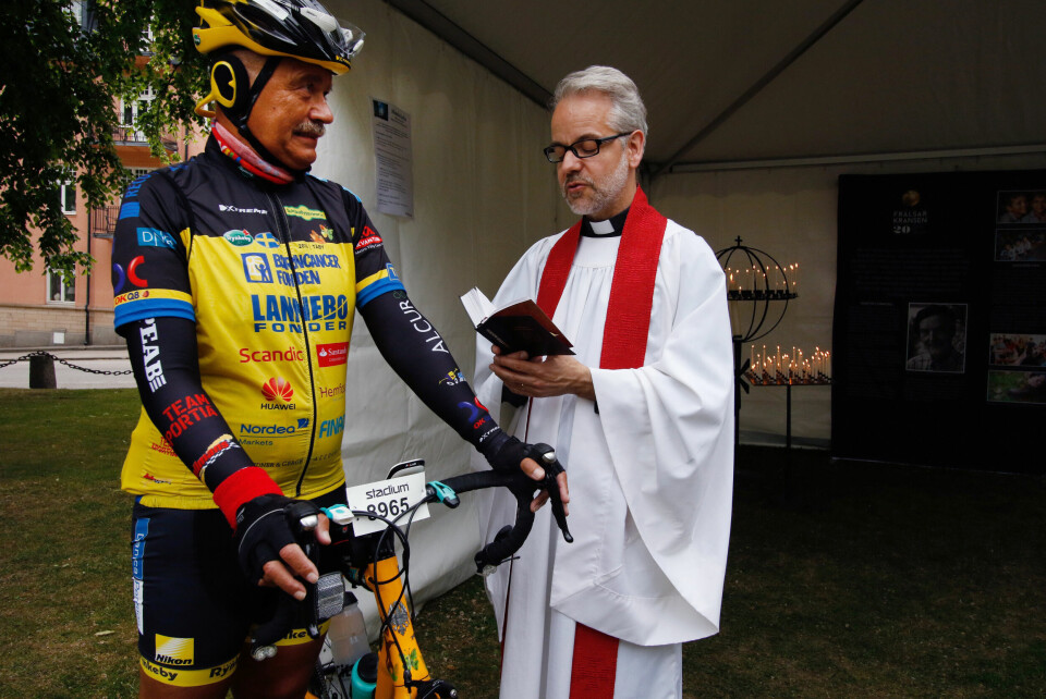 Hundratals ville få 'bike blessing'