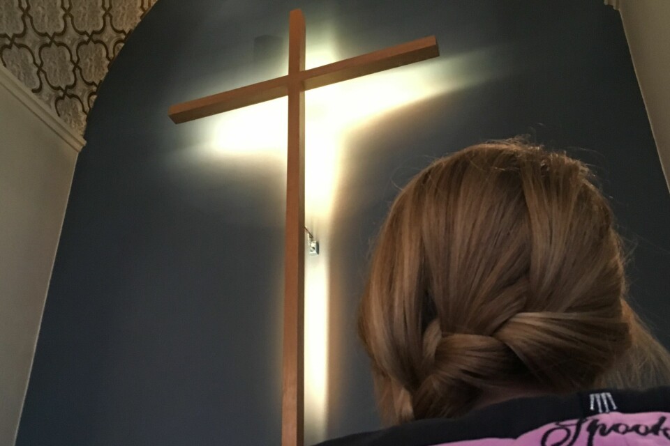 'Pastor' skickar våldsporr till frikyrkotjejer