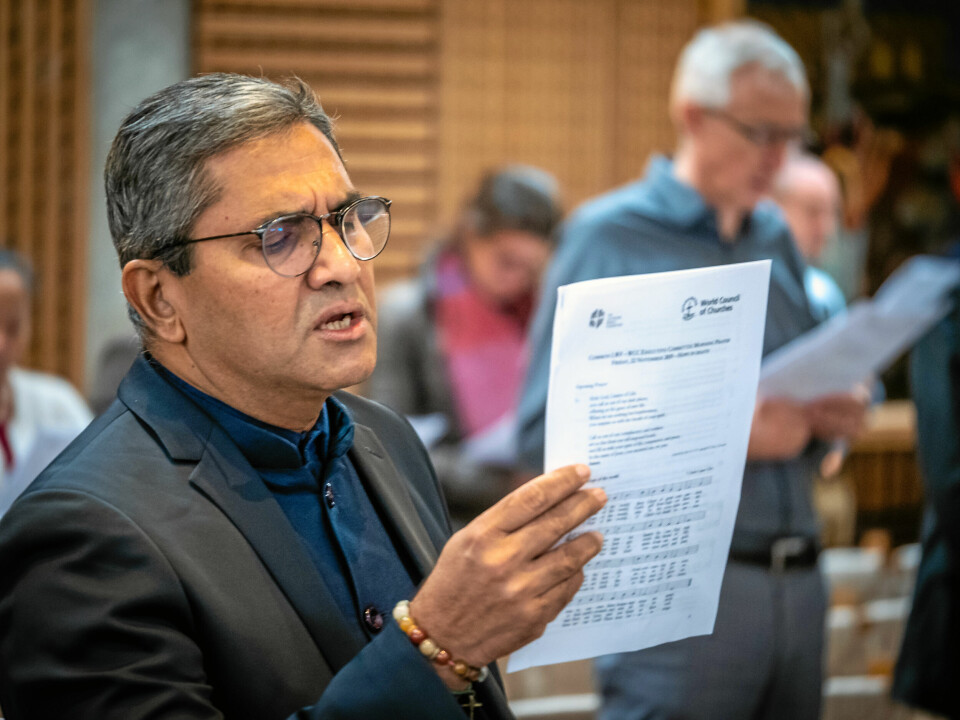 -Församlingar och kyrkoledare måste förstå sitt ansvar att förhindra smittspridning och även kyrkliga aktiviteter måste anpassas när ett virusutbrott hotar säger doktor Manoj Kurian, ansvarig för hälsoarbetet på Kyrkornas världsråd. Manoj Kurian.