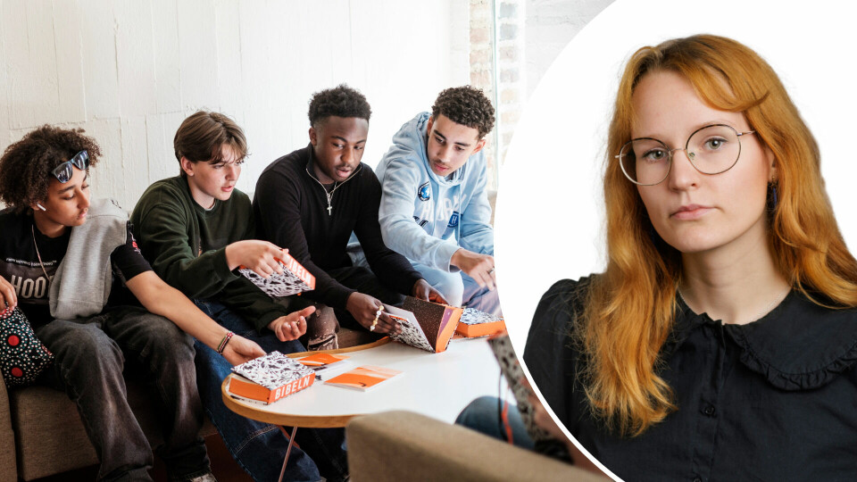 Bibelstudier under en konfirmandträff i Skarpnäcks församling.