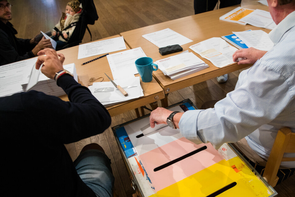 Långa köer för att rösta - se bilder från vallokalerna