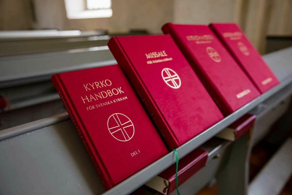Kyrkohandboken på minoritetsspråk tas i bruk