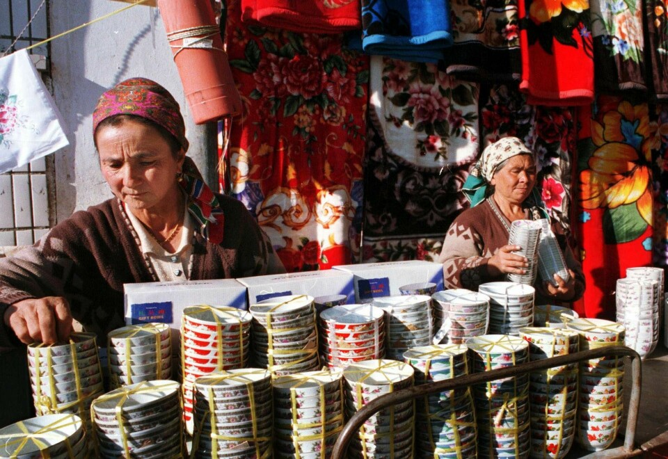 En äldre bild från Xinjiang-provinsen i Kina, med kvinnor ur den uiguriska folkgruppen på marknaden i Horgas.