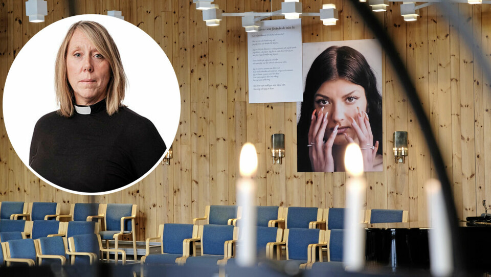 Fotoutställningen ”När hoppet överger oss” i Tumba kyrka skildrar det kollektiva traumat och sorgen efter gängvåldet. Beatrice