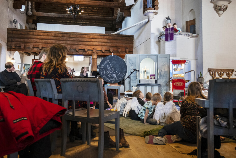 I Masthuggskyrkans barngudstjänst bestämmer slumpen i vilken ordning de liturgiska momenten kommer.