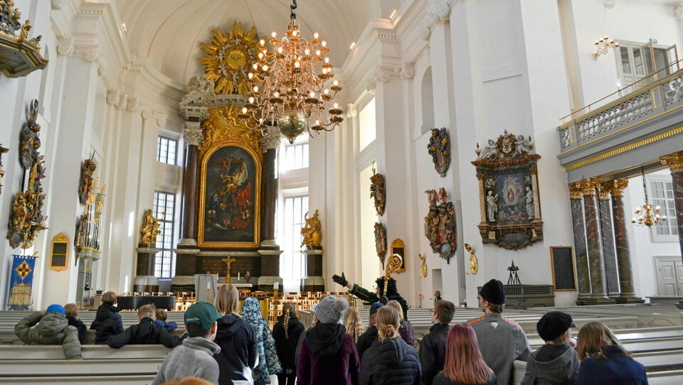 Som avslutning fick eleverna höra om det man kan se inne i kyrkorummet.