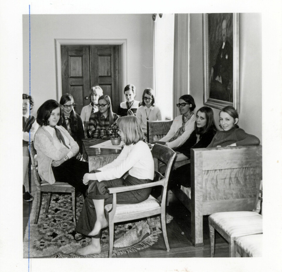 För att locka ungdomar till diakonissutbildningen arrangerades sommarkurser på 1950-talet.
