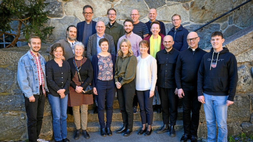 Med i urvalsgruppen för nya psalmboken är: (bakre raden från vänster) Carl Sjögren, Carl-Henrik Svanell, Mattias Ekström Koij, Henrik Törnqvist, (mellersta raden) Jonas Östlund, Anderas Söderberg, Jesper Glans, Eva Stenström, Peter Alriksson, (främre raden) Noa Edwardsson, Sara Michelin, Maria Oldeberg Huusko, Hanna Engström, Sara Lindholm, Pernilla Radborn, Emil Holmberg, Lars-Åke Wikström och Isak Mellgren.Vendela Sund och Gunilla Lindén saknas på bilden. psalmer