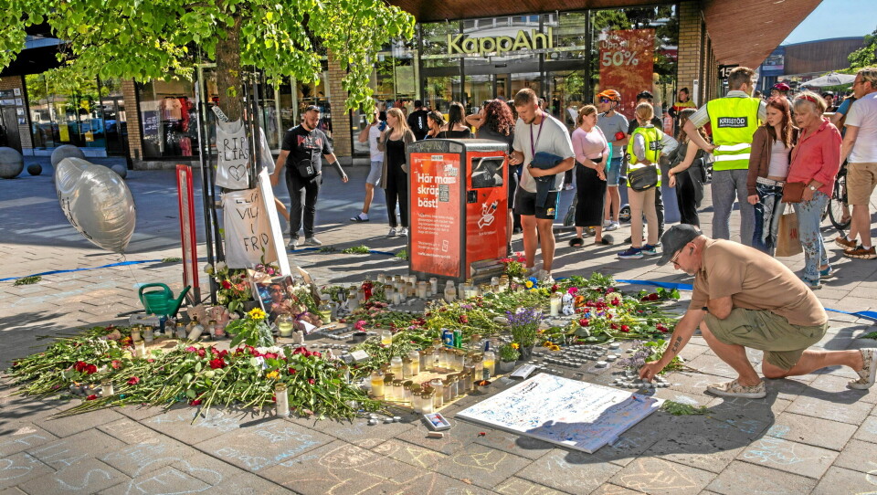 Förra lördagen sköts fyra personer vid T-baneentrén i Farsta centrum i Stockholm.I dagens samhälle,där barn och unga växer upp i alltmer extrema miljöer och där våld med vapen har blivit en skrämmande 'trend', är det av yttersta vikt att kyrkan tar sitt uppdrag att undervisa på allvar, skriver debattören.