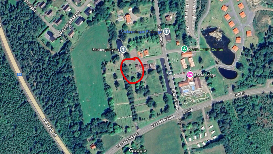 Glaskorset nuvarande placering söder om Ekeberga kyrka.