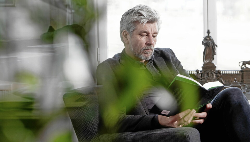Karl Ove Knausgård fortsättter utforska det som finns på andra sidan om vad vi kan veta i sin senaste roman Arendal.