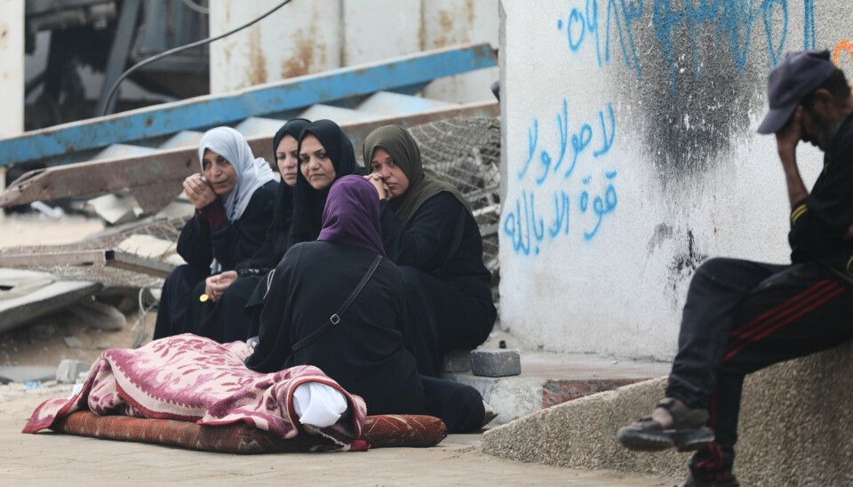 Sörjande vid al Shifa sjukhuset i Gaza city. Bild på sörjande från sjukhus i Gaza.